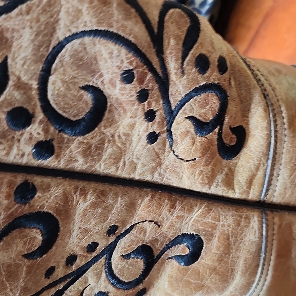 Corral women's leather w/ black embroidery‎ Cowboy Boots Distressed  sz 7 - Picture 9 of 9